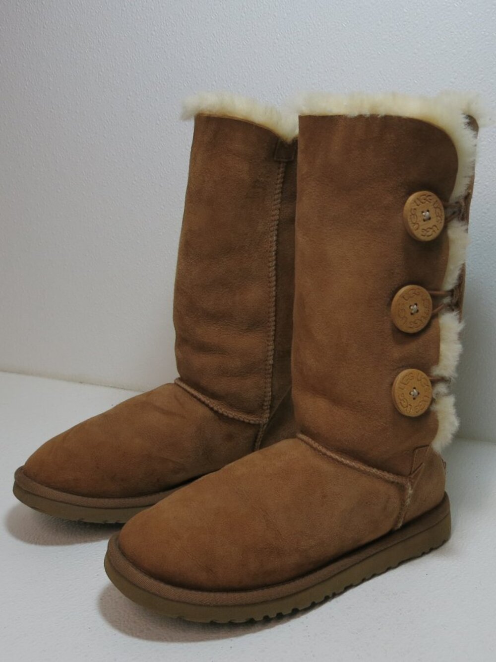 UGG Insulated 1873 Triplet Button Bailey Australia Winter Footwear Women's Sz 6